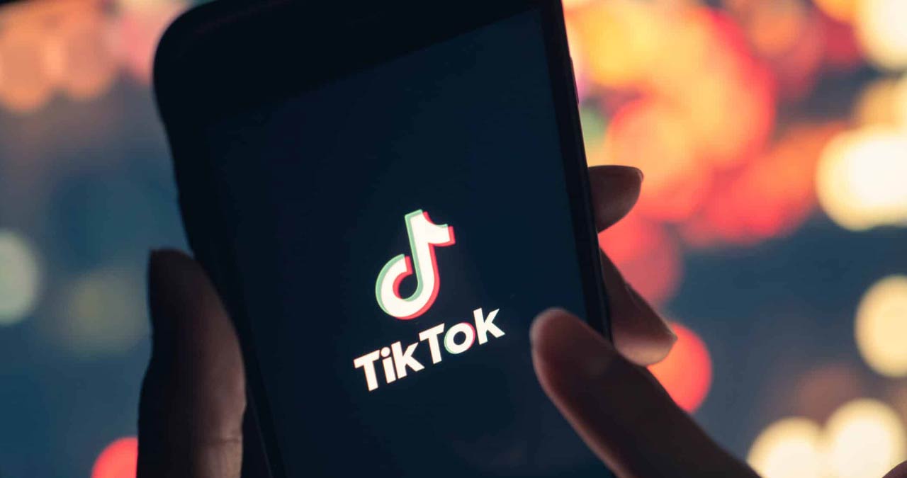 Contact TikTok: Cum raportezi o problemă, un videoclip sau un cont fals 1 Contact TikTok 2026: Cum Raportezi Conturi si Videoclipuri
